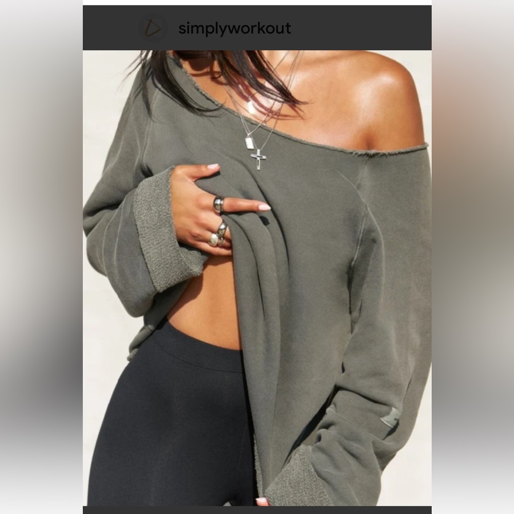 Joah Brown - Slouchy Long Sleeve Raw Hem Top in green